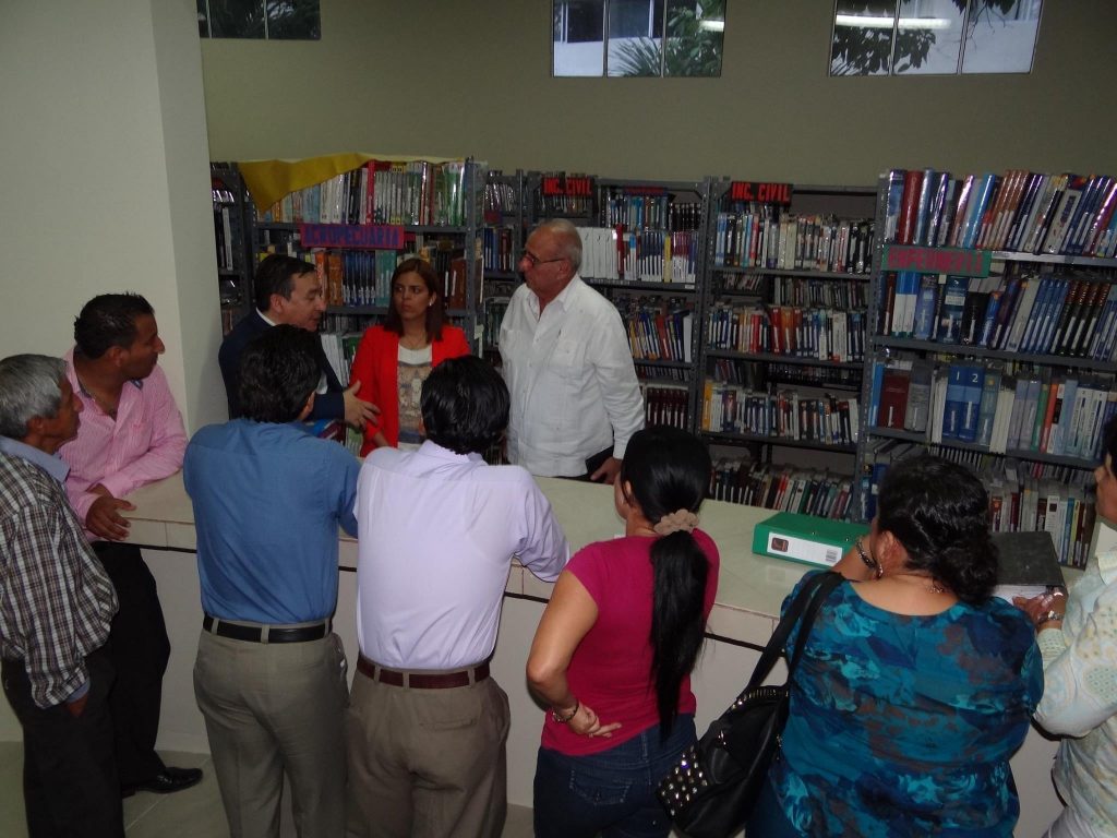 VISITA DEL DR. FRANCISCO CADENA PRESIDENTE DEL CEAACES A LA UNESUM RECORRIDO POR LAS INSTALACIONES DE LA UNIVERSIDAD.