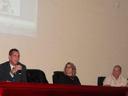 CONFERENCIA Y DEBATE DE LOS VISITANTES DEL ICA-CUBA EN LA UNESUM