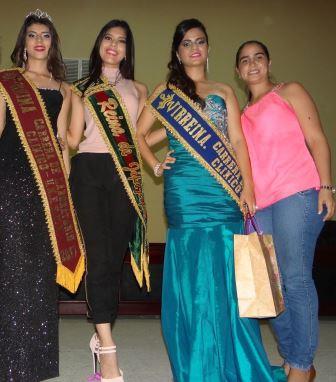 DANNA ALAVA, REINA; PAMELA MONTEROS VI-REINA Y MERCEDES SCHETTINI, MISS POPULARIDAD DE LA CARRERA DE LABORATORIO CLÍNICO DE LA UNESUM