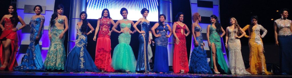BRILLANTE EVENTO ELECCIÓN REINA DE LA UNESUM 2017