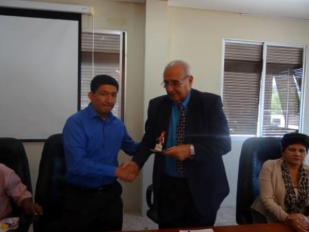 SERCOP ENTREGA RECONOCIMIENTO A UNIVERSIDAD ESTATAL DEL SUR DE MANABÍ
