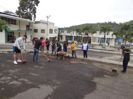 EL ÁREA DE LIMPIEZA LABORA CON DINAMISMO EN LA UNESUM