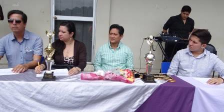 ARIANNA CAROLINA ZAMBRANO NAVARRETE REINA DE EMPRENDIMIENTO UNESUM 2017