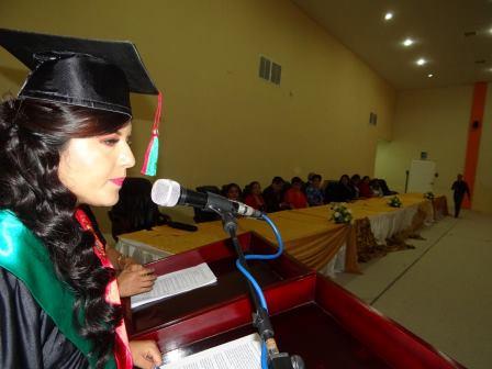 AGRADECIMIENTOS DE LA MEJOR GRADUADA LIC. GENESIS MACIAS RODRIGUEZ Y MENSAJE DE DESPEDIDA A SUS COMPAÑEROS DE PROMOCIÓN, AUTORIDADES Y DOCENTES EN QUICHUA POR LA LIC. OLGA CURISISA PASTO PATÍN
