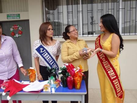 SE VIVIÓ LA FIESTA NAVIDEÑA EN LA CARRERA DE INGENIERÍA EN AUDITORÍA DE LA FACULTAD DE CIENCIAS ADMINISTRATIVAS