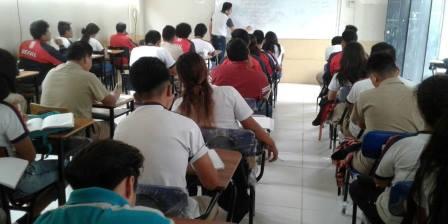 CAPACITACIÓN A ESTUDIANTES DE LAS UNIDADES EDUCATIVAS DE LA ZONA SUR PREVIO LA PRUEBA “SER BACHILLER”