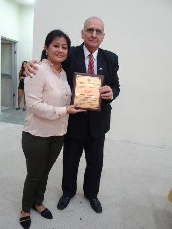 FEUE-UNESUM RECIBE PLACA DE RECONOCIMIENTO EN LA SESIÓN SOLEMNE DEL XVII ANIVERSARIO DE LA CREACIÓN