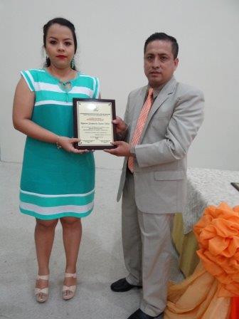 PREMIACIÓN A LOS MEJORES ESTUDIANTES UNIVERSITARIOS EN LA SESIÓN SOLEMNE POR CELEBRAR 17 AÑOS DE CREACIÓN