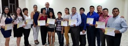 UNESUM ENTREGA CERTIFICADOS DEL CURSO DE LA ESCUELA DE LÍDERES SOCIALES