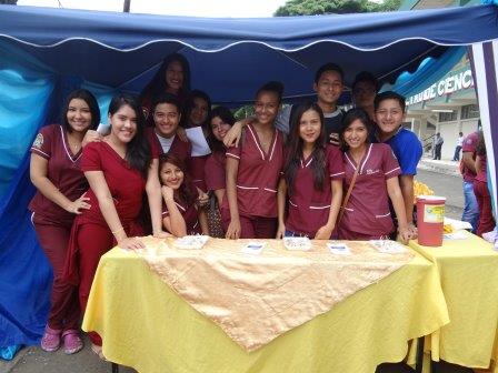 FERIA DE SABERES EN LA CARRERA DE LABORATORIO CLÍNICO EN LA UNESUM
