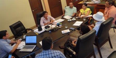MIES VISITA LA UNESUM PARA SESIÓN DE TRABAJO