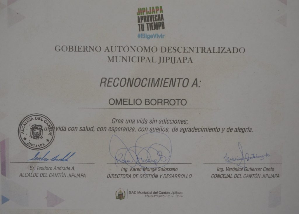 RECONOCIMIENTO DEL GOBIERNO AUTÓNOMO DESCENTRALIZADO DE JIPIJAPA ENTREGA RECONOCIMIENTO A RECTOR DE LA UNESUM