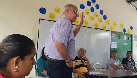 EL RECTOR DE LA UNESUM Y SU EQUIPO DE TRABAJO EN EL FLORÓN DE PORTOVIEJO