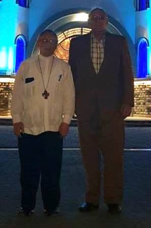 ESTA NOCHE SE REUNIERON DOS PERSONAJES DE NUESTRA PROVINCIA EL ARZOBISPO DE LA PROVINCIA LORENZO VOLTOLINE Y EL RECTOR DE LA UNESUM DR. OMELIO BORROTO LEAL.