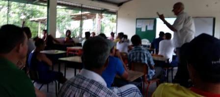 UNESUM CAPACITA EN LA ASOCIACIÓN DE PRODUCTORES EN EL FLORÓN DE PORTOVIEJO