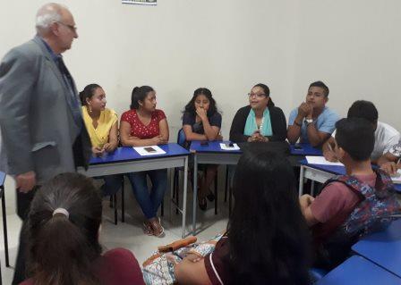 EL RECTOR OMELIO Y LOS ESTUDIANTES UNESINOS