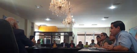 REUNIÓN DE TRABAJO CON AUTORIDADES, DECANOS, DIRECTORES DEPARTAMENTALES Y OTROS ESTA MAÑANA