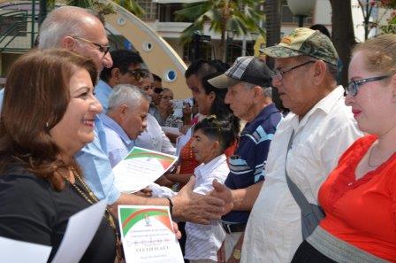 EMOTIVA ENTREGA DE CERTIFICADOS DE RECONOCIMIENTO A ESTUDIANTES QUE PARTICIPARON EN LA ESCUELA DE FORMACIÓN DE LÍDERES DICTADO EN EL CANTÓN SANTA ANA