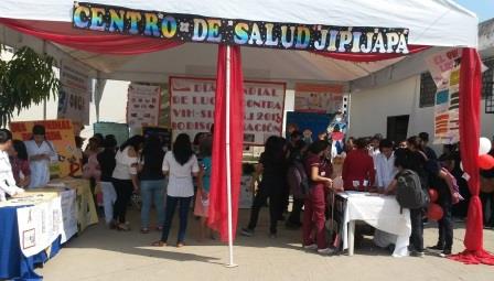 DOCENTES Y ESTUDIANTES DE LA UNESUM. PARTICIPAN EN CASA ABIERTA ORGANIZADA POR EL CENTRO DE SALUD.