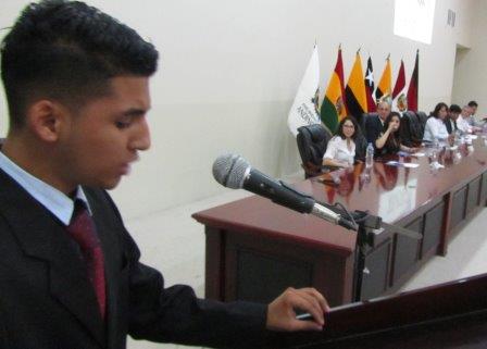 ENTREGA DE CREDENCIALES COMO PARLAMENTARIOS ANDINOS A 25 ESTUDIANTES DE LA UNESUM 2018