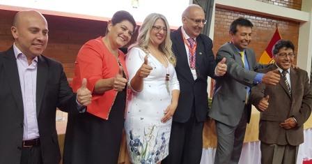 EL PRESIDENTE Y MIEMBROS DE LA REUVIC CON AUTORIDADES DE LA UNIVERSIDAD CATÓLICA DE CUENCA Y DEL SENESCYT.-REUVIC
